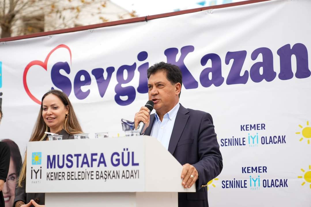 İYİ PARTİ ÜYE KATILIM TÖRENİN DE MUSTAFA GÜL COŞKUSU