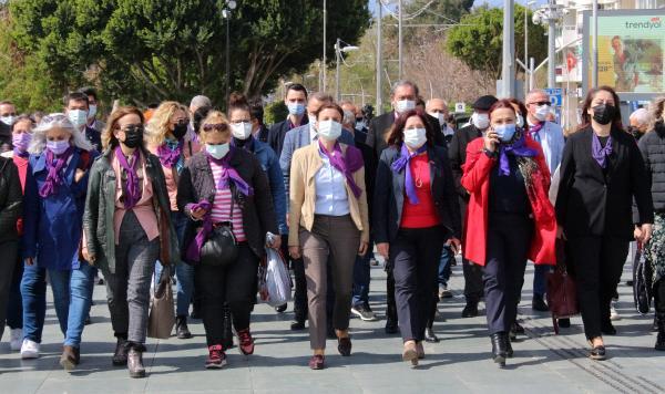 İyi Partiden ''açıklamaları kadınlar adına yapmalıydınız, CHP adına değil