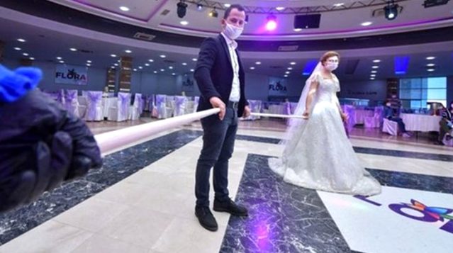 İzmir'de Kovid-19 tedbirleri kapsamında düğünler 2,5 saatle sınırlandırıldı