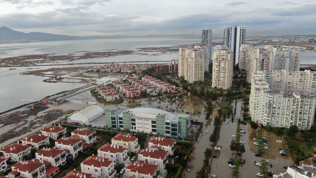 İzmir’de sel sularına kapılan bir kişiden acı haber