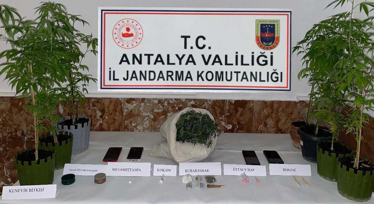 Jandarma Başarılı Uyuşturucu Operasyonlarına Bir Yenisini Daha Ekledi