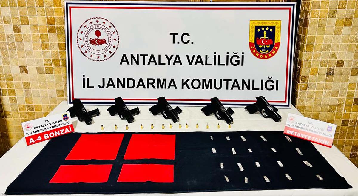 Jandarma Düzenlediği Başarılı Operasyonla Uyuşturucu Tacirlerini Yakaladı