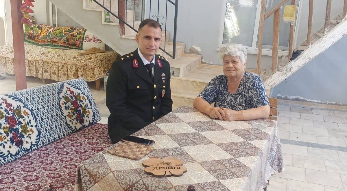 Jandarma Ekipleri Şehit Ailelerini Unutmuyor