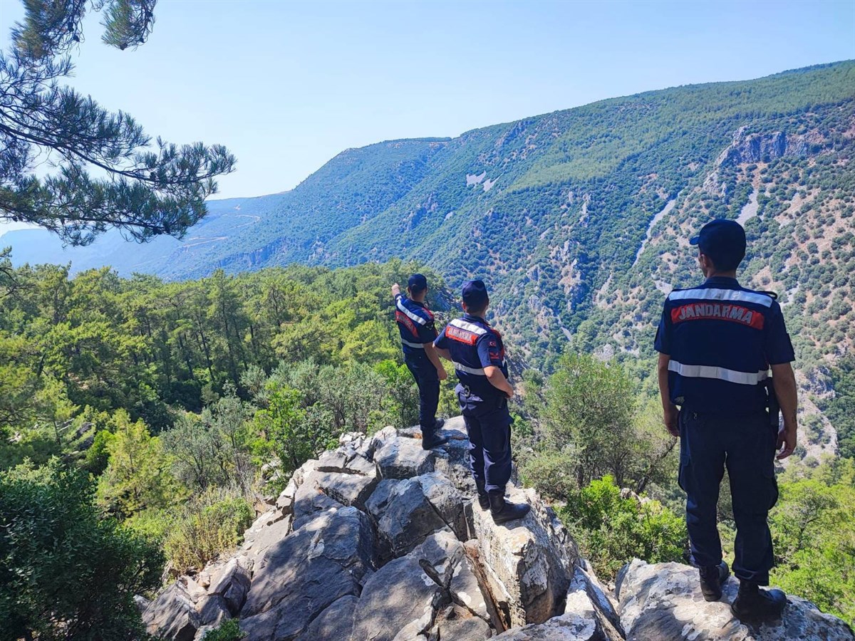 Jandarma Ekiplerimiz Yangın Riskine Yönelik Devriye Görevi Yapıyor