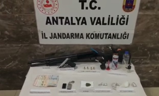 Jandarma ekiplerinden uyuşturucu ticareti yapan şahsa yönelik operasyon