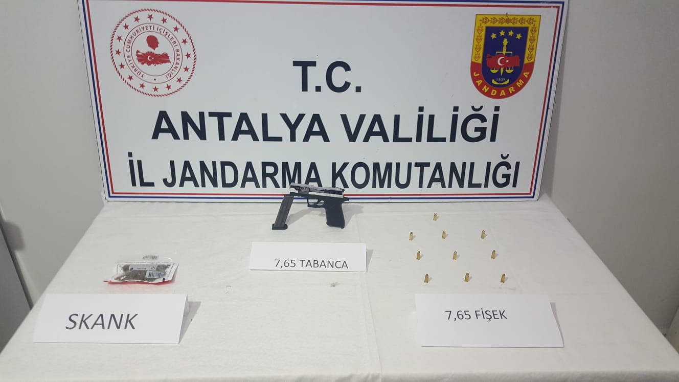 Jandarma JASAT Timleri uyuşturucuyu sattırmandan yakaladı