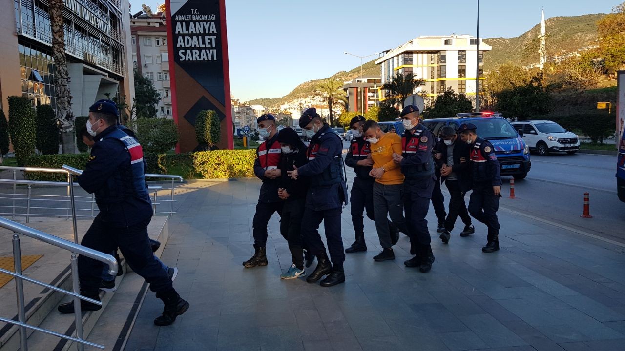 Jandarma tarafından torbacılara şafak operasyonu düzenlendi