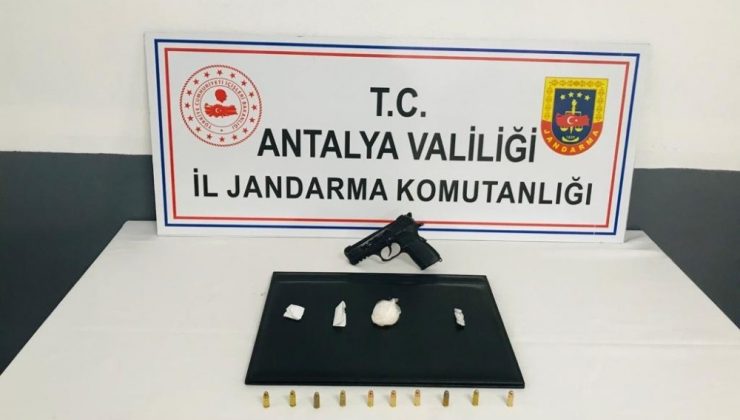 JANDARMANIN BİR EVE YAPTIĞI BASKINDA UYUŞTURUCU MADDE VE TABANCA ELE GEÇİRİLDİ