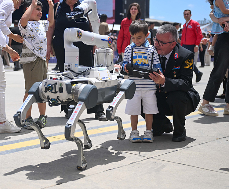 Jandarmanın Yeni Yardımcısı "Robot Köpek" Envantere Girdi