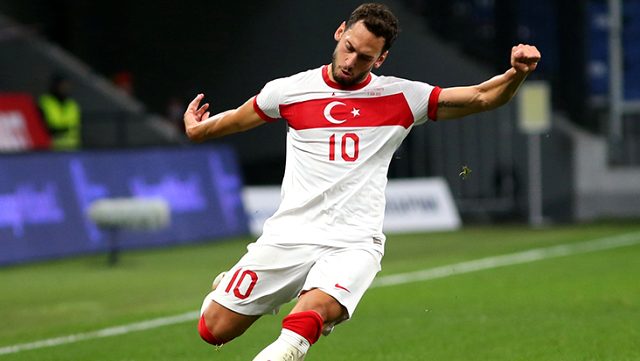 Juventus, Hakan Çalhanoğlu'nu bedavaya kadrosuna katmak için girişimlere başladı