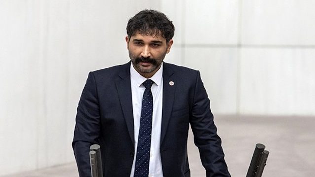Kadıköy'de 5 kişilik grup TİP milletvekili Barış Atay'a saldırdı