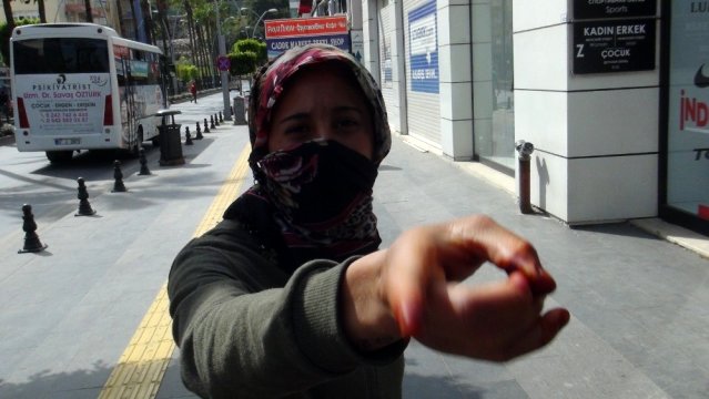 Kadın dilencilerin kavgasını polis biber gazıyla ayırabildi