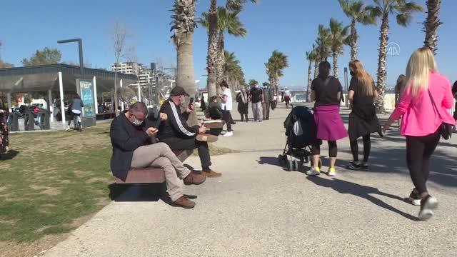 Kaputaş Plajı, tatilcileri ağırlamaya devam ediyor.