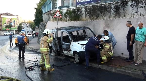 Karısına sinirlendi arabasını aleve verdi!