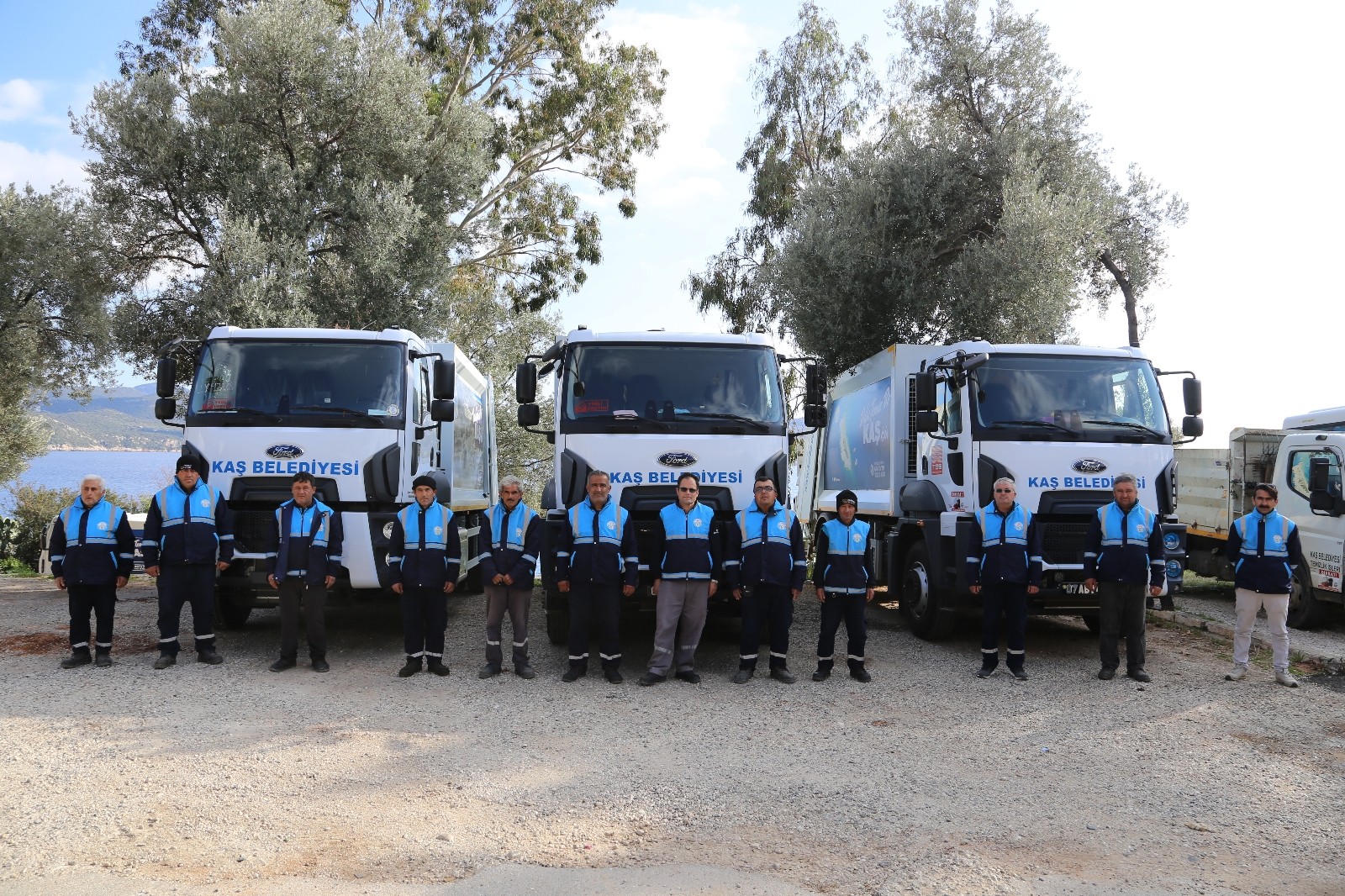 Kaş Belediyesi, sahada hizmet veren çalışanları için tek tip kıyafet uygulaması başlattı