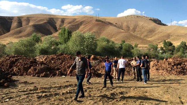 Kayıp kişiyi arayan AFAD ekibi, toprağa gömülü cansız beden buldu