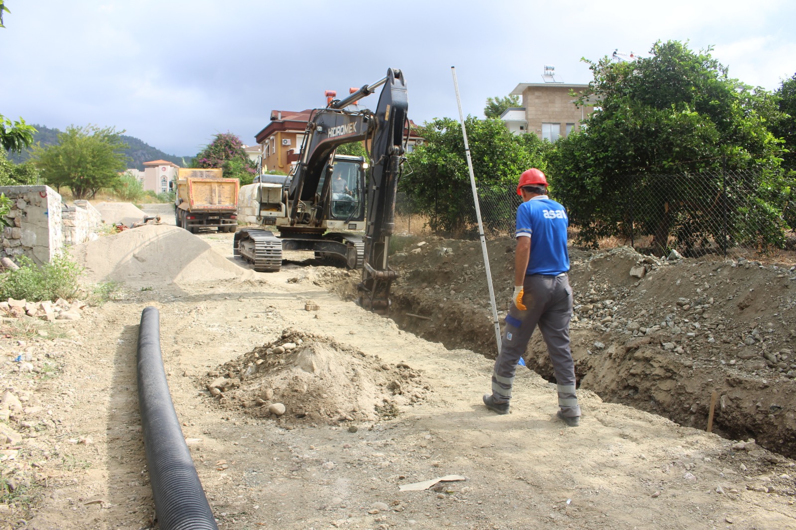 Kemer Göynük'te yeni imar yollarına kanalizasyon