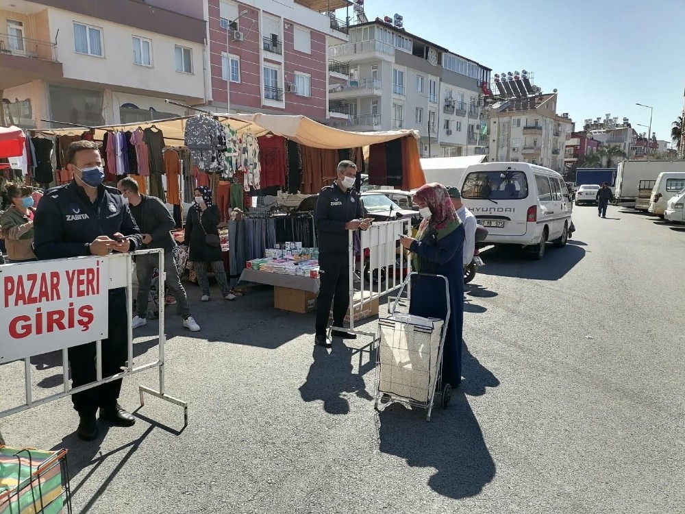 Kepez Belediyesi açık ve kapalı semt pazarlarında Hayat Eve Sığar (HES) kodu sorgulaması yapıyor