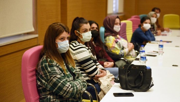 Kepez Belediyesi’nin evde meydana gelebilecek kazalara karşı düzenlediği annelere yönelik ücretsiz ‘İlk Yardım Eğitimi’ kursu başladı