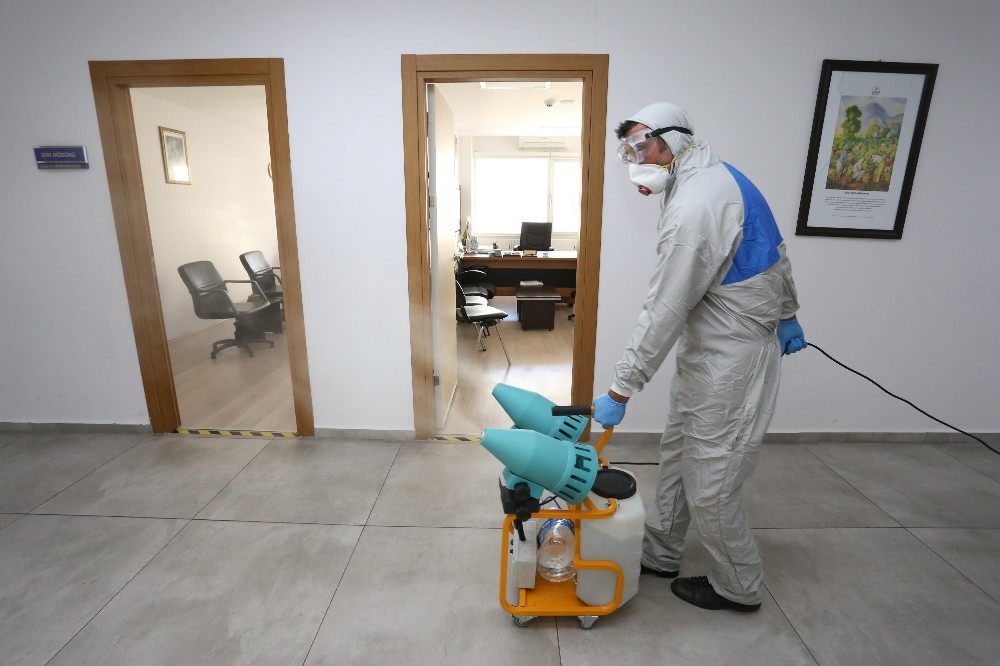 Kepez Belediyesi’nin koronavirüse karşı başlattığı dezenfekte çalışmaları etkili bir şekilde devam ediyor. 