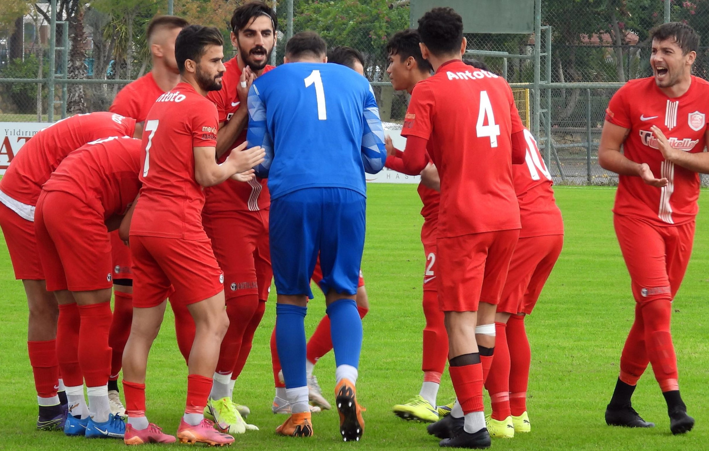 Kepez Belediyespor zirveyi bırakmadı