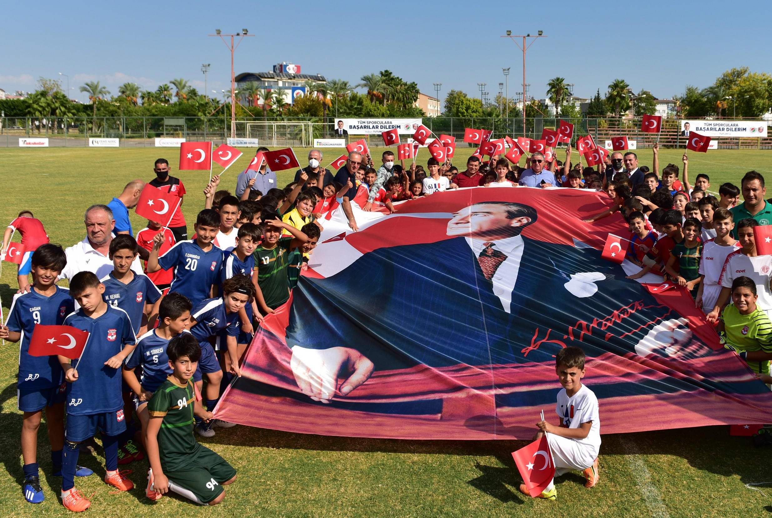 Kepez’de futbollu 29 Ekim kutlaması