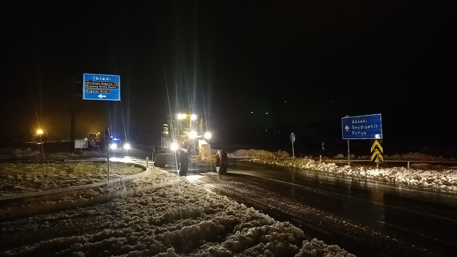 Kepez’den ilçe belediyelere kar temizleme desteği