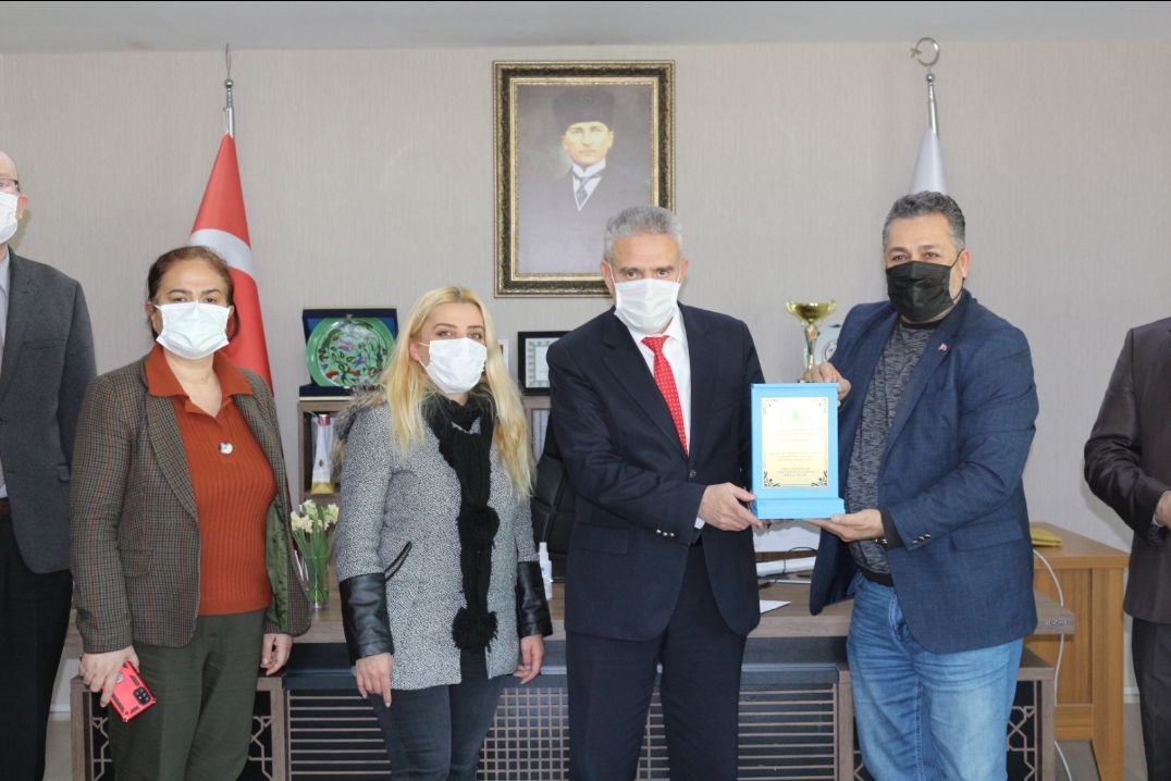 Kepez İlçe Milli Eğitim Müdürü Hüdai Vural'a Ödül