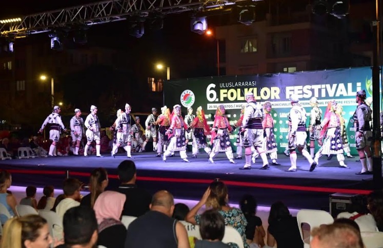 KEPEZ’İN ULUSLARARASI FOLKLOR FESTİVALİ’NE YOĞUN İLGİ