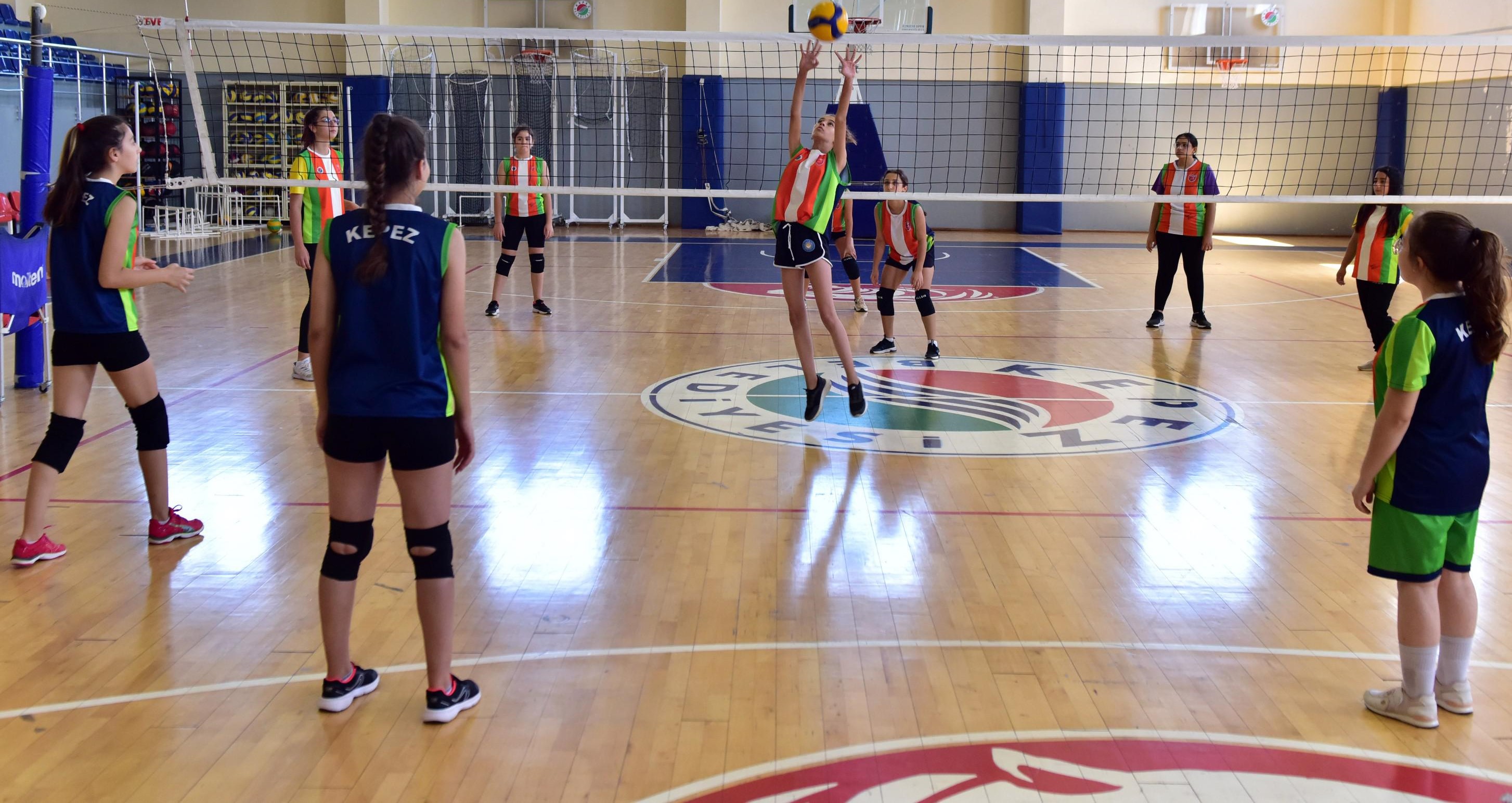 Kepezli çocuklar voleybolu çok sevdi