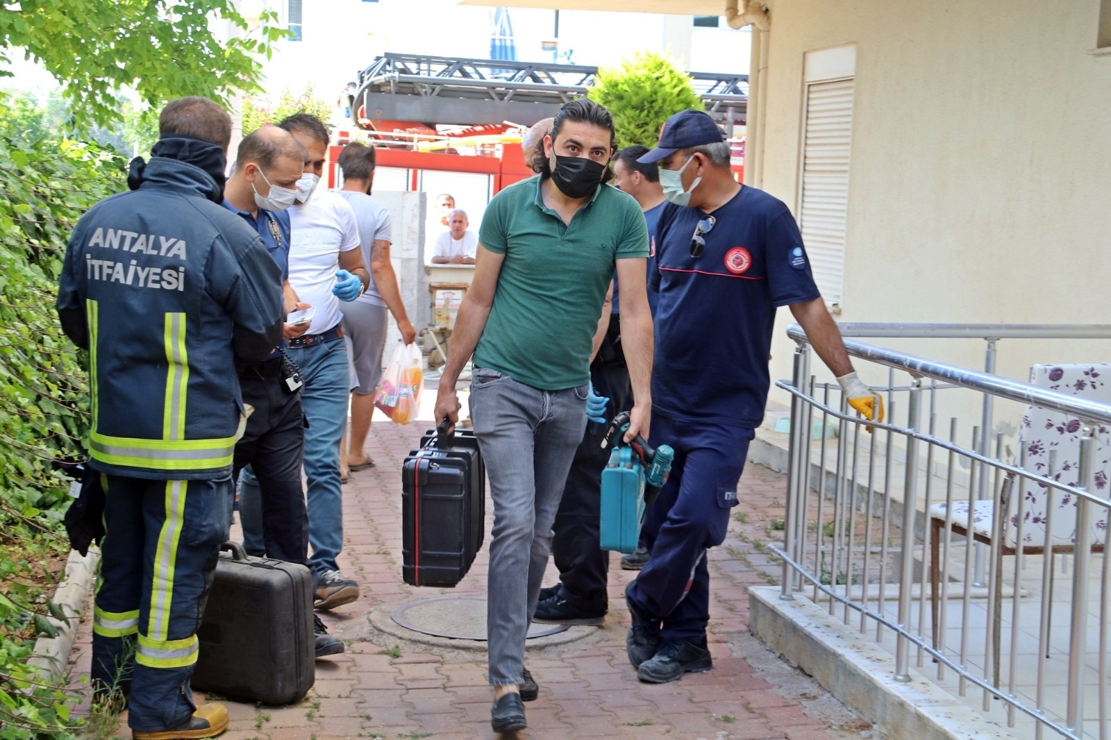 Kimsenin olmadığı evden gelen gaz kokusu polisi harekete geçirdi