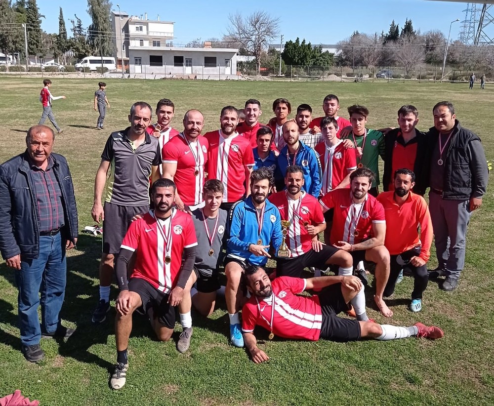 Kırkgöz Döşemealtı Belediye Gençlik ve Spor Kulübü Futbol takımı namağlup şampiyon oldu