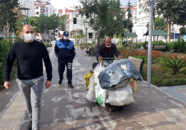 Kış günü parkta yatarken bulundu, zabıta ve bekçiler destek oldu