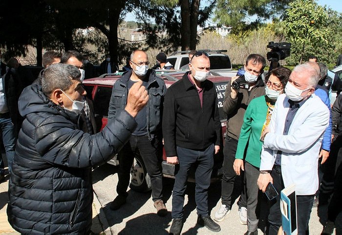 Kızıldağ Mahallesi sakinleri, yayladaki baraka evlerinin belediye tarafından yıkıldığı gerekçesiyle, belediyeye yürüdü