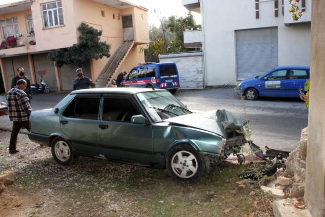 Kontrolden çıkan otomobil duvara çarptı: 1 yaralı