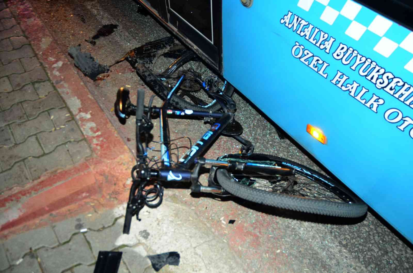 Kontrolden çıkan  otomobil sürücüsü bisikletliye çarptı 1 ölü
