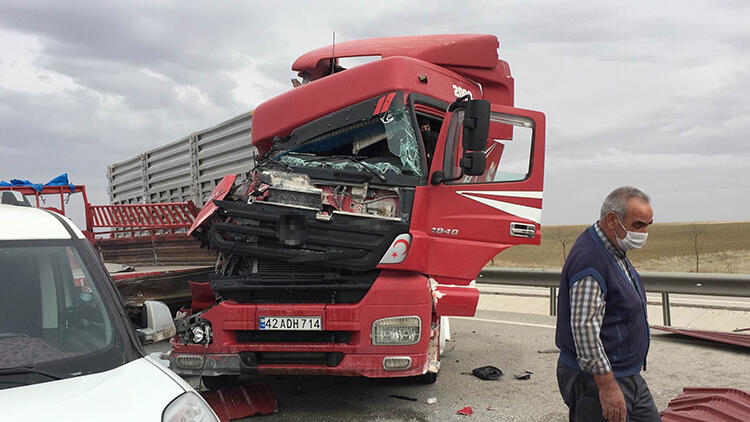 Konya'da TIR ile pikap çarpıştı: 2 yaralı