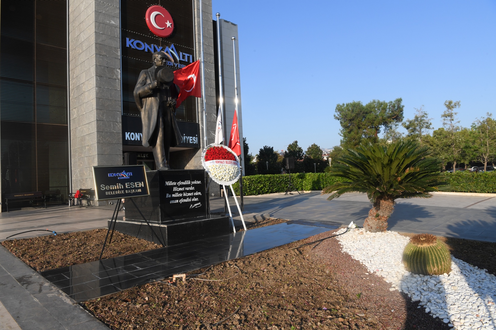 Konyaaltı Belediyesi Ata'yı andı