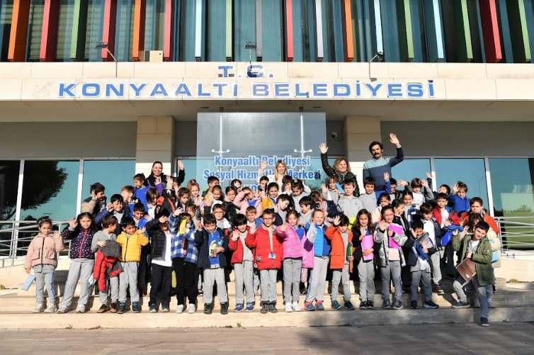 KONYAALTI KÜTÜPHANESİ MİNİKLERİ AĞIRLADI