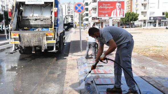 Konyaaltı'nda temizlik aralıksız devam ediyor