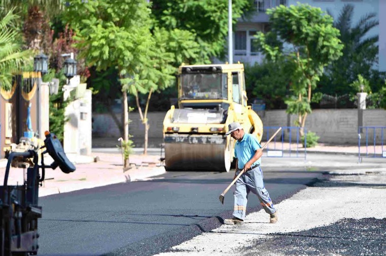 KONYAALTI’NDA YENİLENMEYEN YOL KALMAYACAK