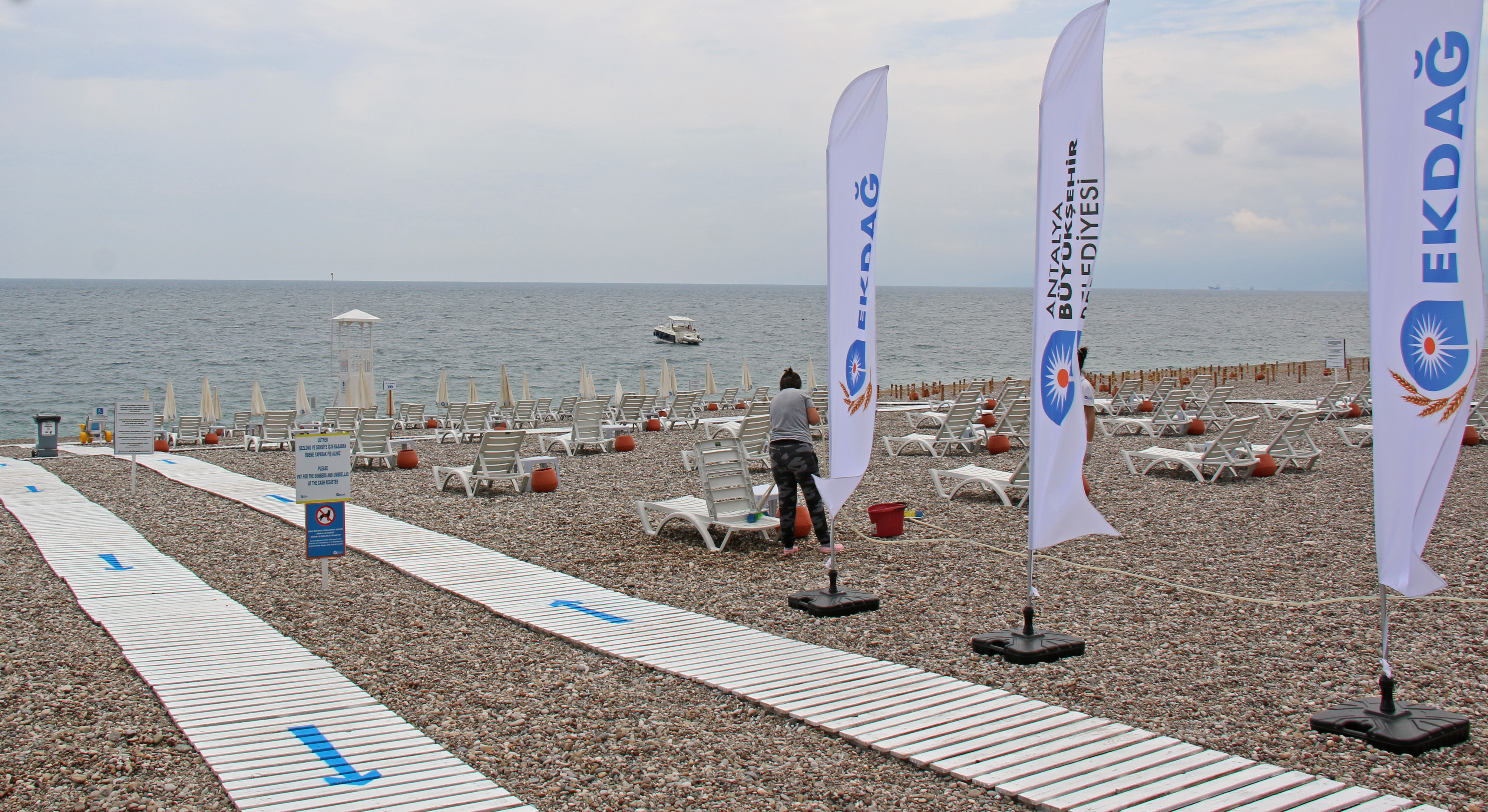 Konyaaltı Sahili 1 Haziran'a hazır   Büyükşehir sahilde hazırlıklarını tamamladı  