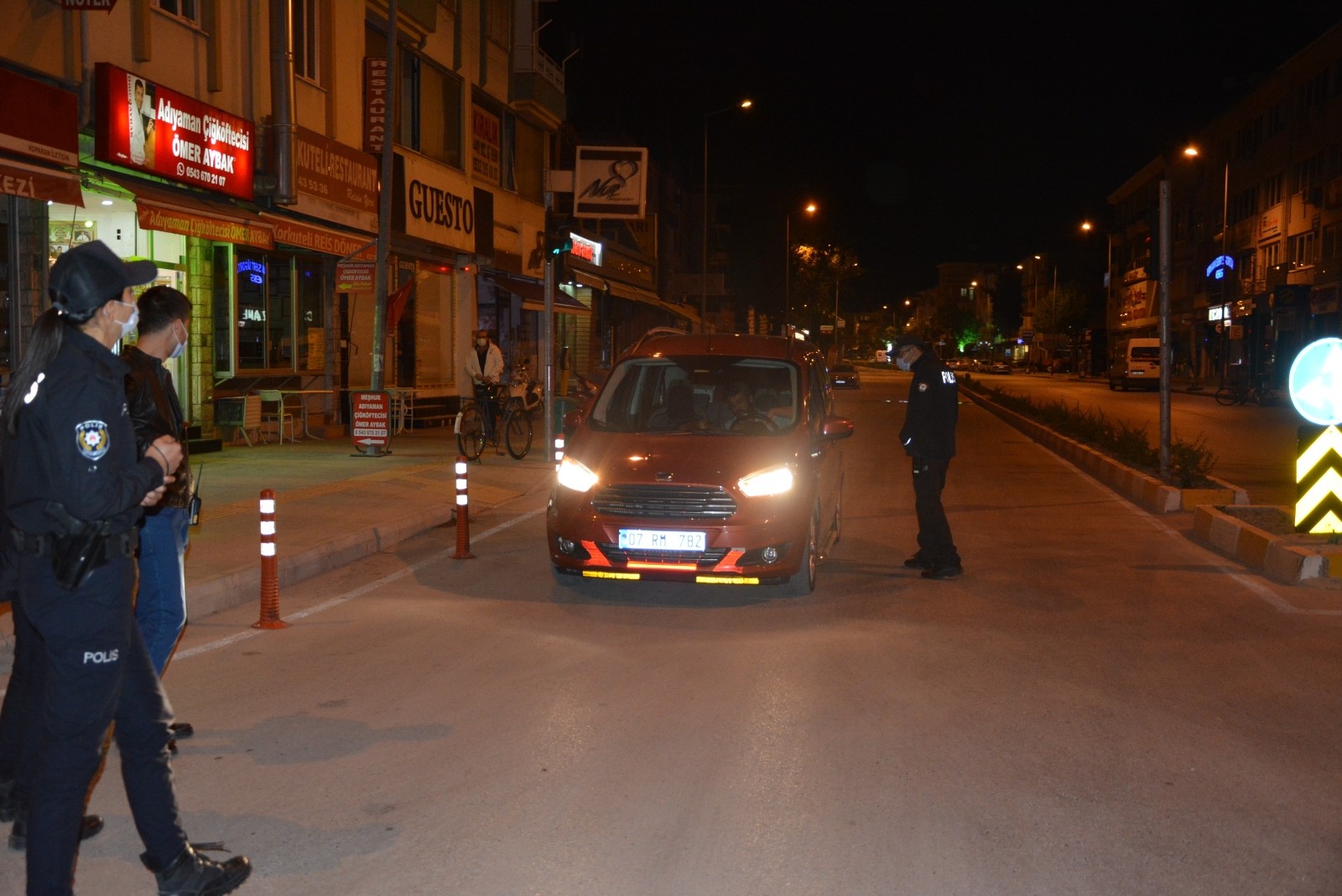 Korkuteli’nde Polis ve Jandarma ekipleri kuş uçurtmuyor.