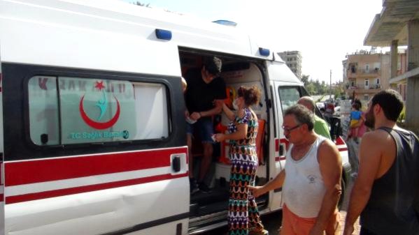 'Koronavirüs bulaşır' diye yaralıya ambulansta müdahaleye karşı çıktılar