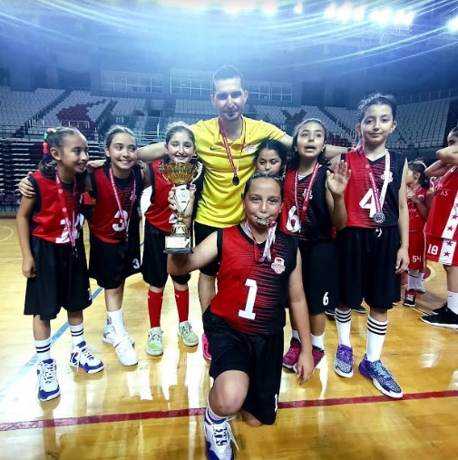 KÜÇÜK BASKETBOLCULAR LİG İKİNCİSİ