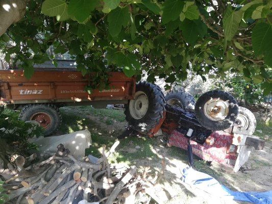 Kullandığı traktörün devrilmesi sonucu altında kalan sürücü hayatını kaybetti