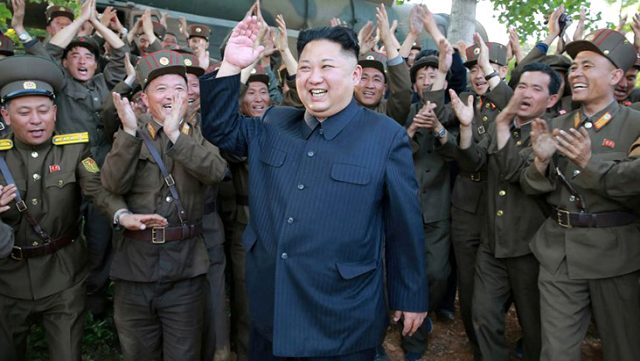 Kuzey Kore liderinden ilginç koronavirüs önlemi: 1 kilometreden fazla yaklaşanı vurun