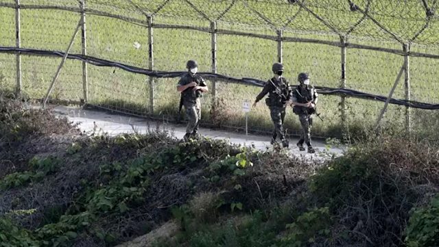 Kuzey Kore, sularına giren Güney Koreli askeri önce vurdu, sonra yaktı