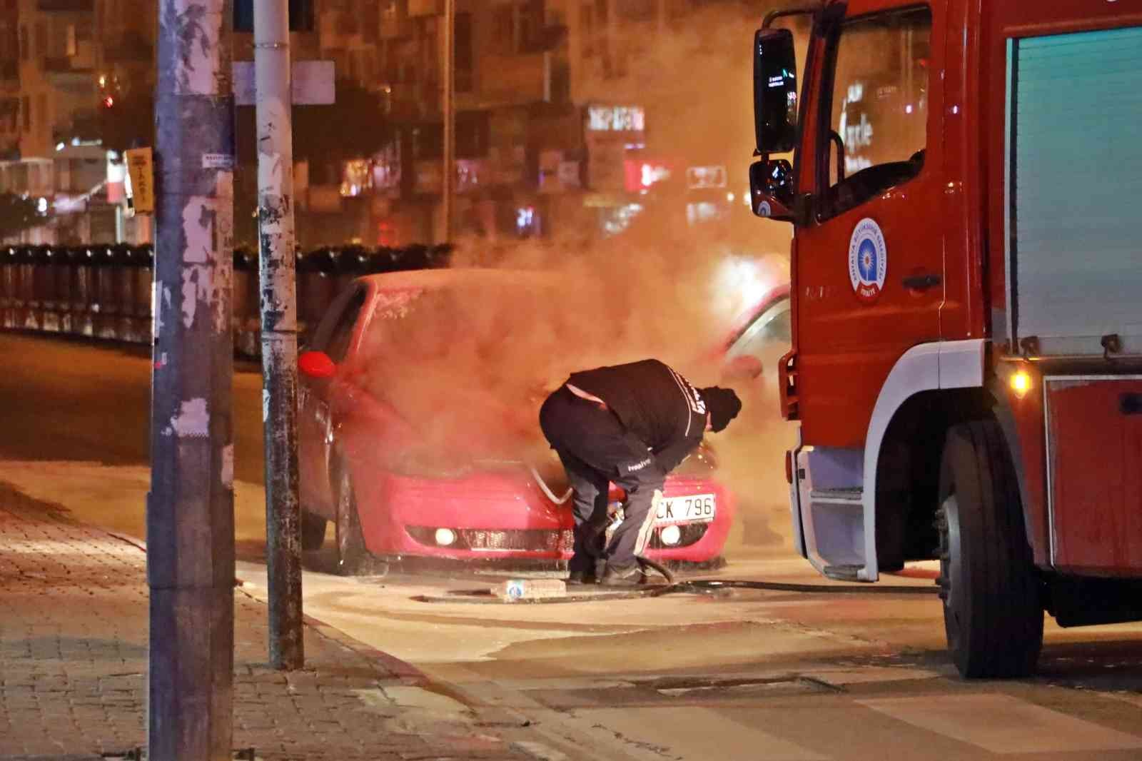 LPG’li otomobil yeşil ışık yandığı sırada birden alev aldı