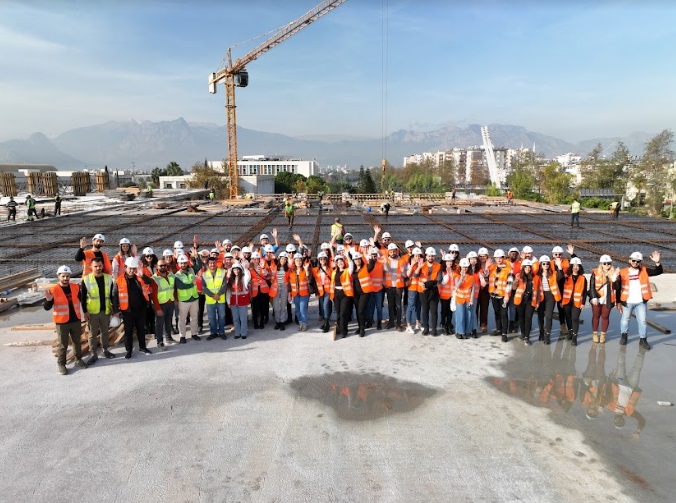 MAKÜ’LÜ ÖĞRENCİLER KATLI OTOPARK PROJESİNİ İNCELEDİ